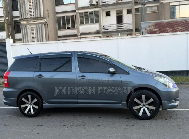 Toyota Wish 2005 Gray