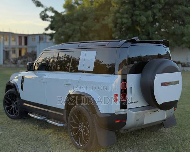 Land Rover Defender 2021 White