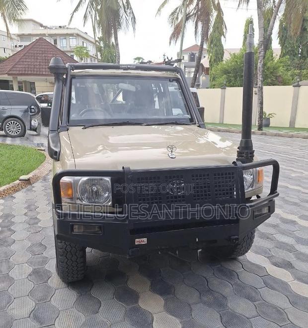 Toyota Land Cruiser 2018 Beige