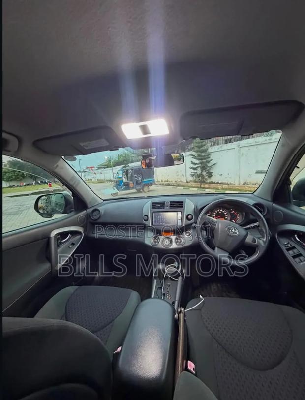 Toyota Vanguard 2010 Black