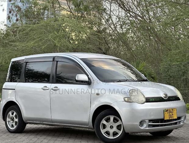 Toyota Sienta 2005 Silver