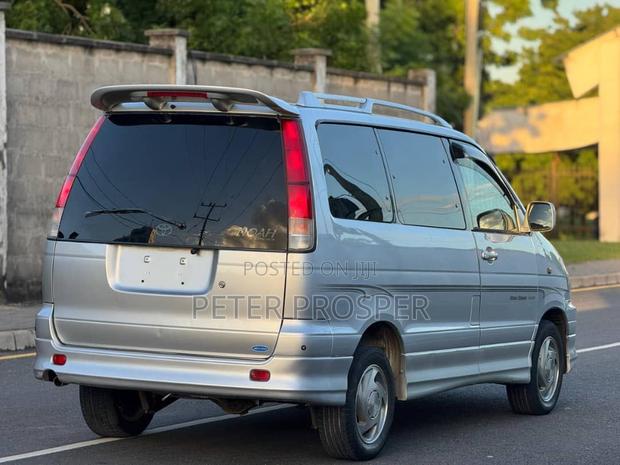 Toyota Noah 2.0 AWD (8 Seater) 2002 Silver