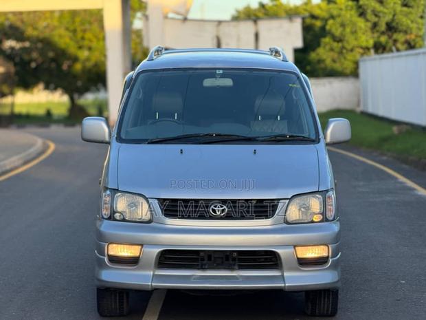 Toyota LiteAce Noah 2000 Silver