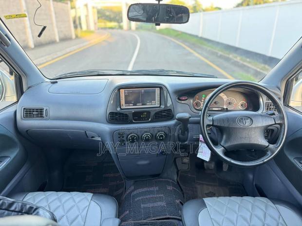 Toyota LiteAce Noah 2000 Silver