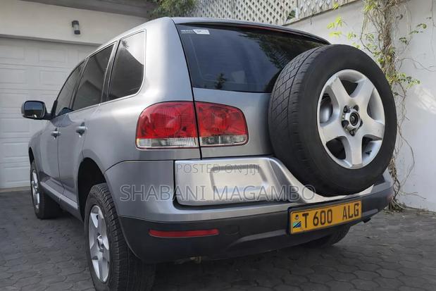 Volkswagen Touareg 2008 Gray