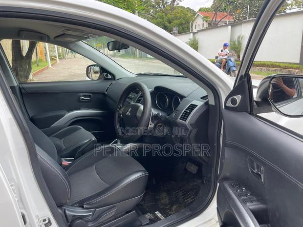 Mitsubishi Outlander Sport ES 2011 White