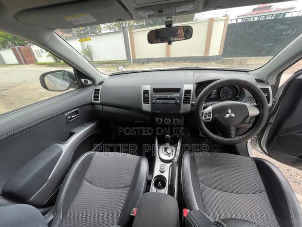 Mitsubishi Outlander Sport ES 2011 White