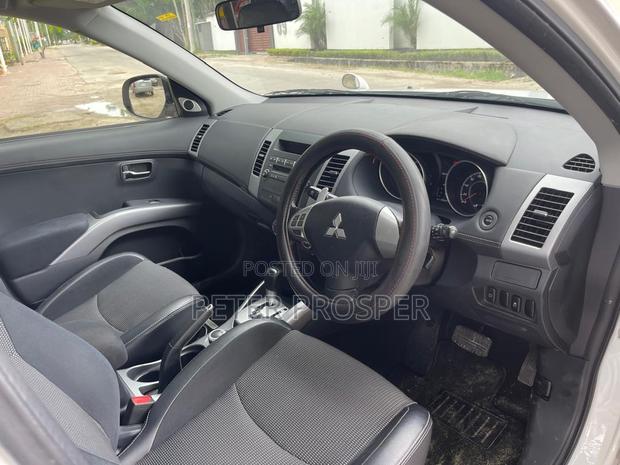 Mitsubishi Outlander Sport ES 2011 White