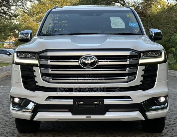 Toyota Land Cruiser 2023 White