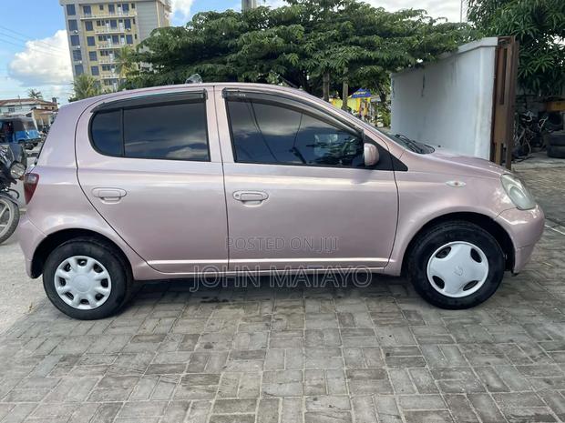 Toyota Vitz 2001 Beige