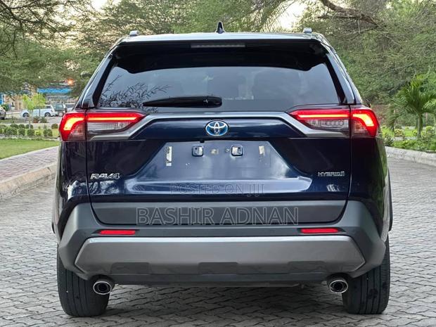 Toyota RAV4 2020 Blue