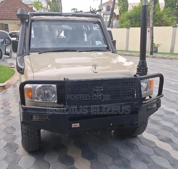 Toyota Land Cruiser 2017 Beige