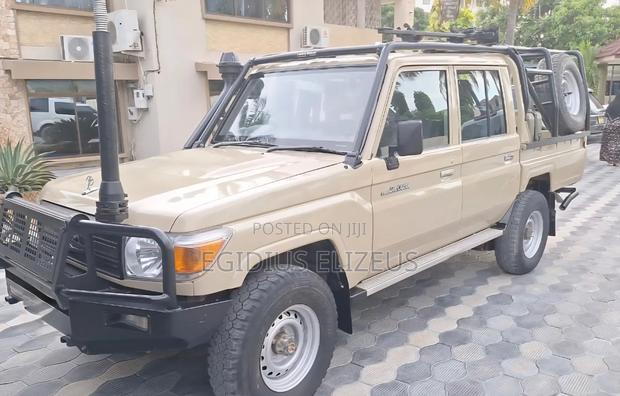 Toyota Land Cruiser 2017 Beige