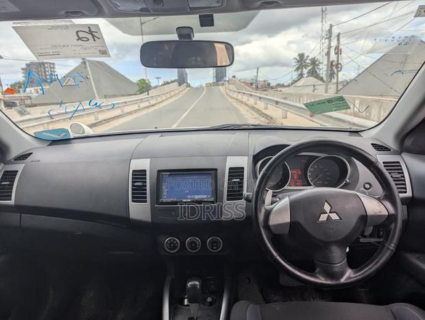 Mitsubishi Outlander 2011 Silver