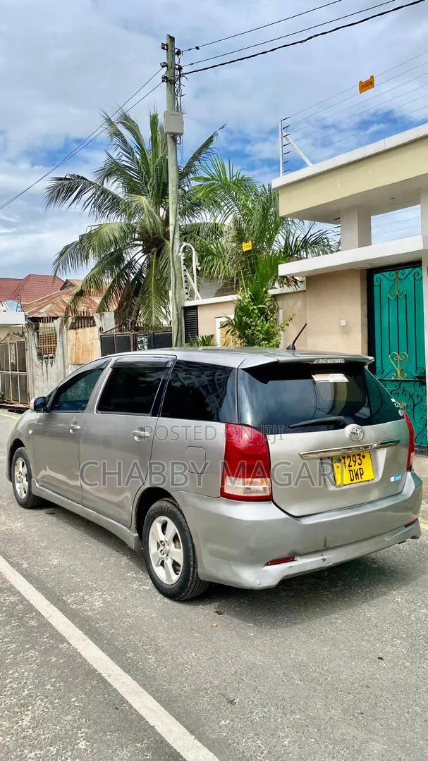 Toyota Wish 2005 Gray