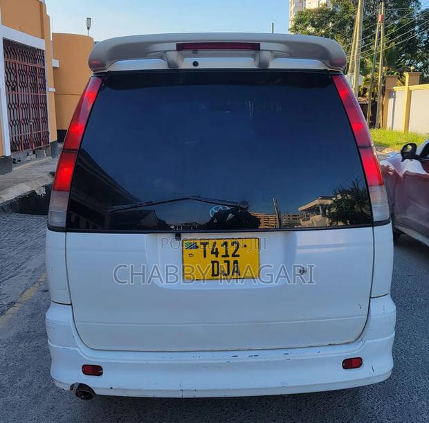 Toyota Noah 2.0 FWD (8 Seater) 2001 Pearl