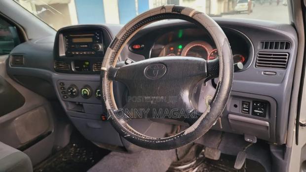 Toyota Noah 2002 Silver