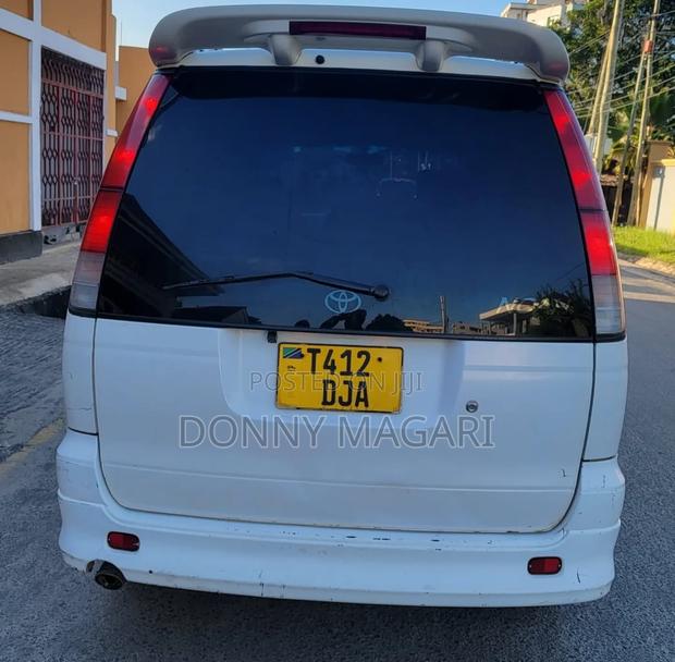 Toyota Noah 2001 Silver