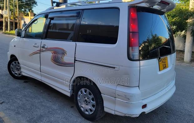 Toyota Noah 2001 Silver
