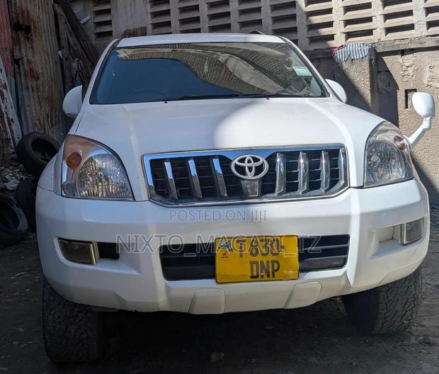 Toyota Land Cruiser 2005 White