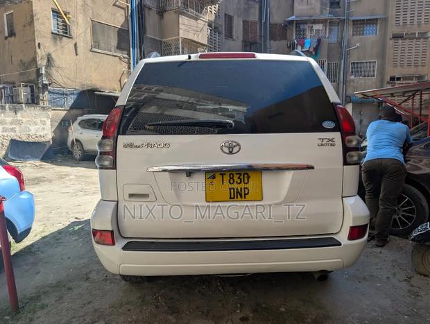 Toyota Land Cruiser 2005 White