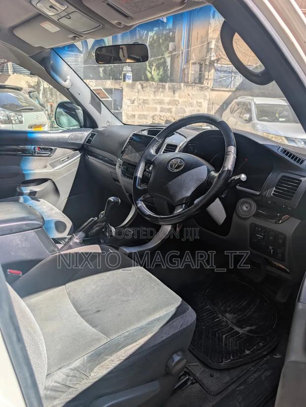 Toyota Land Cruiser 2005 White