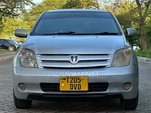 Toyota IST 2006 Silver