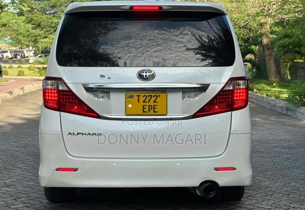 Toyota Alphard 2.4 Petrol AWD 2008 White