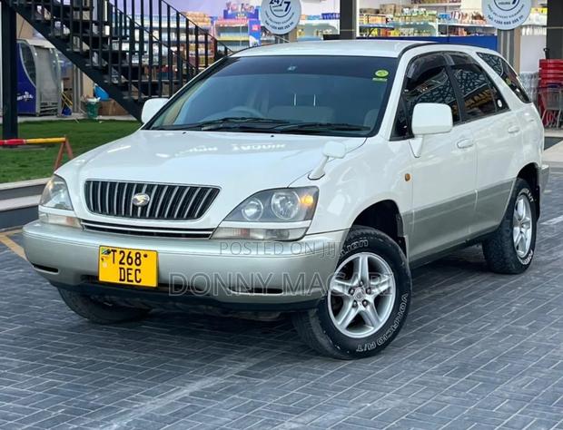 Toyota Harrier 2000 White