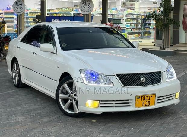 Toyota Crown 2003 White