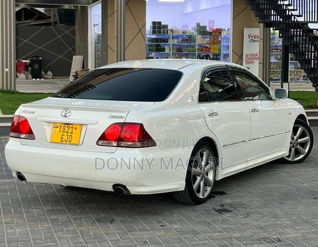 Toyota Crown 2003 White