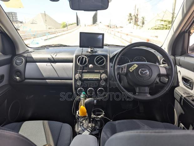 Mazda Verisa 2009 Silver
