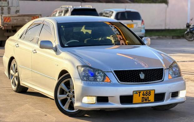 Toyota Crown 2006 Silver