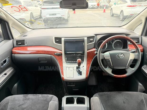 Toyota Alphard 2.4 Petrol AWD 2010 White