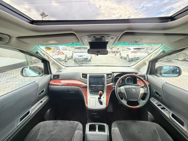 Toyota Alphard 2.4 Petrol AWD 2010 White