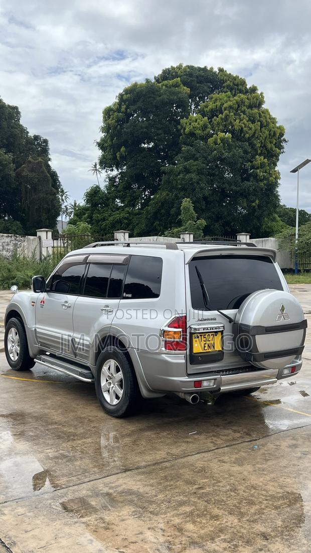 Mitsubishi Pajero 2007 Silver