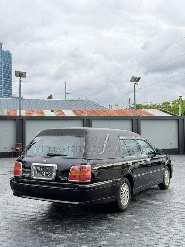 Toyota Crown Royale 2005 Black