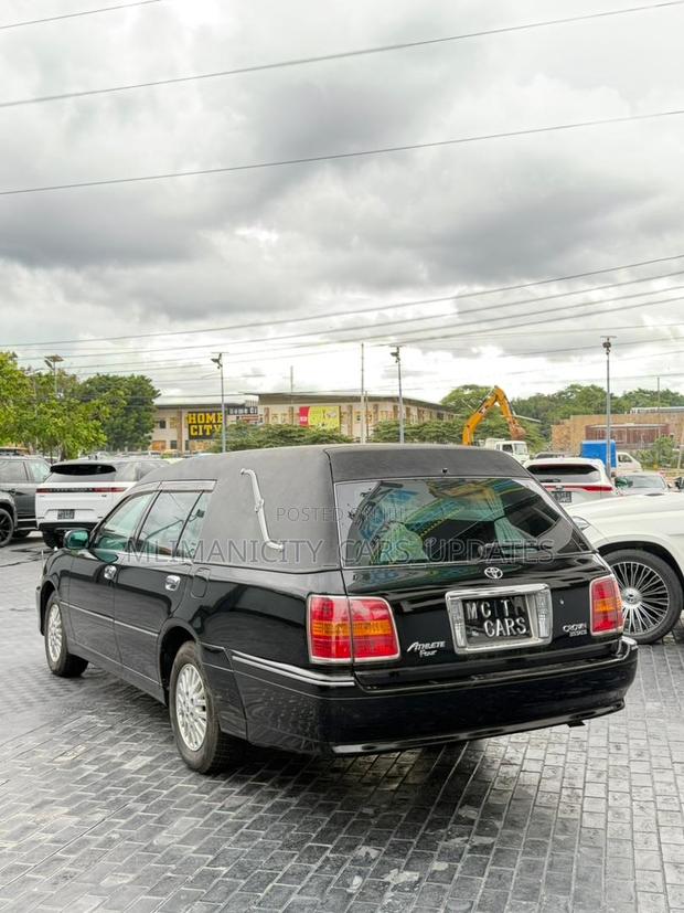 Toyota Crown Royale 2005 Black
