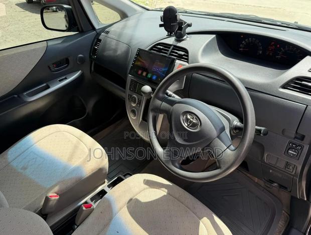Toyota Ractis 2005 Gray