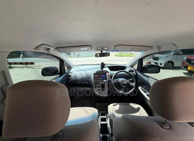Toyota Ractis 2005 Gray