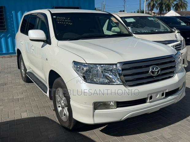 Toyota Land Cruiser 2009 White