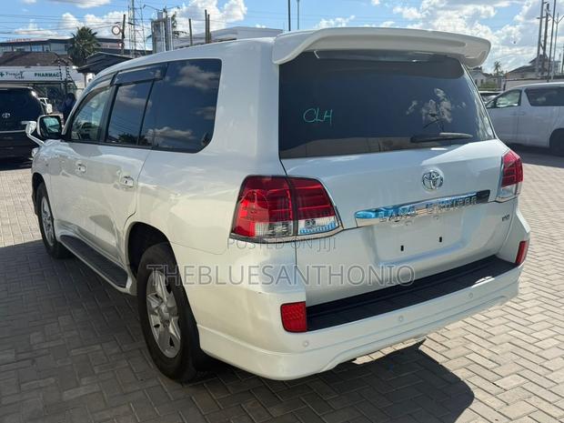 Toyota Land Cruiser 2009 White
