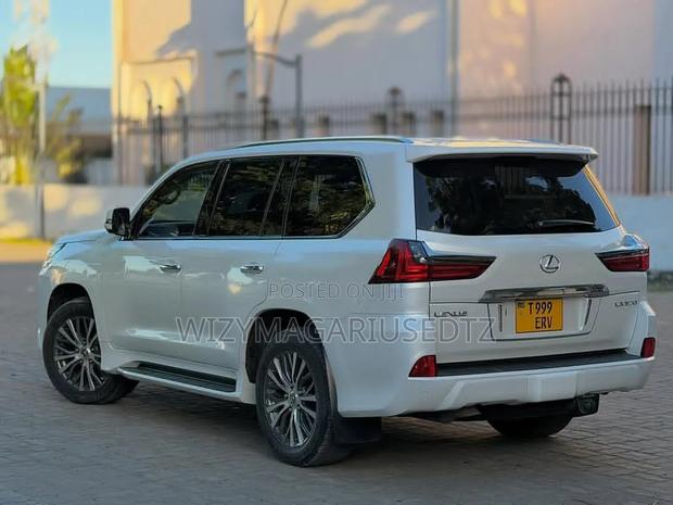 Lexus LX 570 AWD 2018 Beige