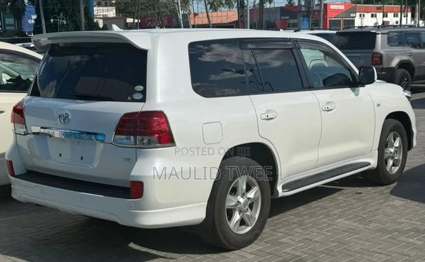 Toyota Land Cruiser 2009 White