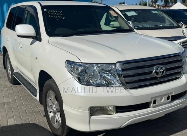 Toyota Land Cruiser 2009 White