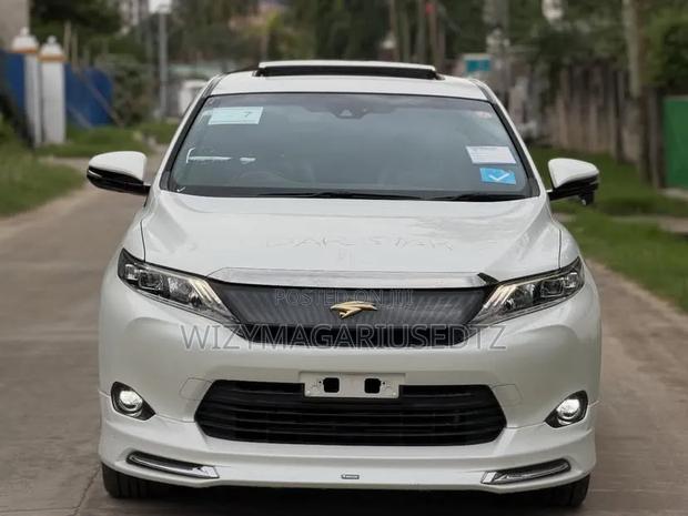 Toyota Harrier 2.0 2017 Off white