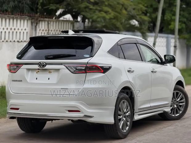 Toyota Harrier 2.0 2017 Off white