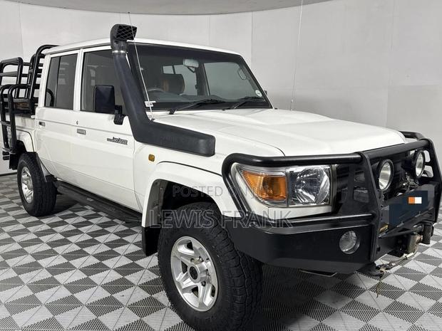 Toyota Land Cruiser 2016 White