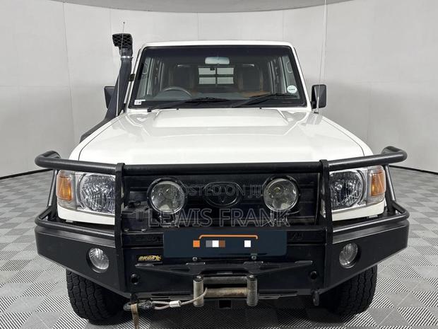Toyota Land Cruiser 2016 White