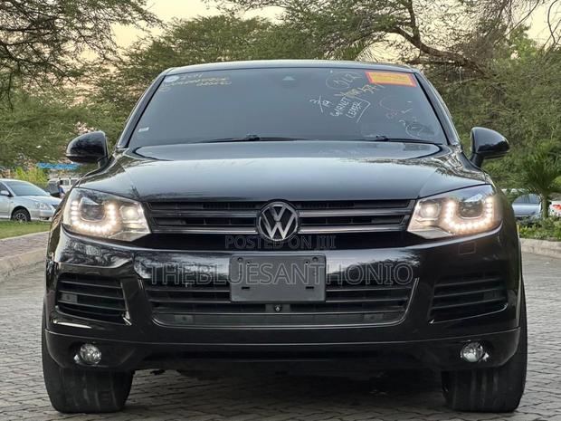 Volkswagen Touareg 2011 Black
